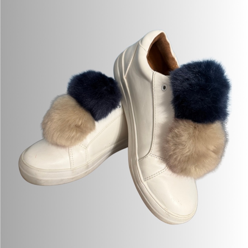 MOSSIMO - Abbie Upper Leather White Sneakers with Navy/Tan Pom Pom - Size 8